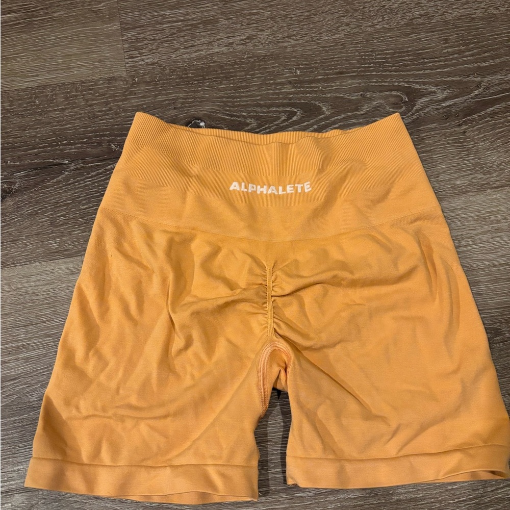 Alphalete Amplify Short Cheeky Coral